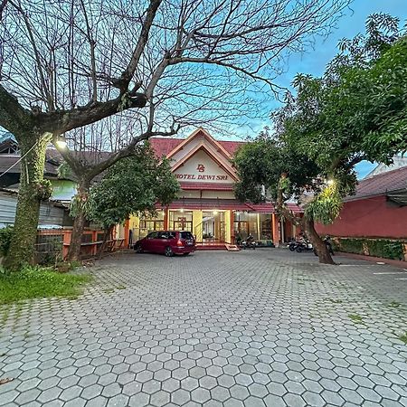 Hotel Dewi Sri Redpartner Yogyakarta Exterior photo