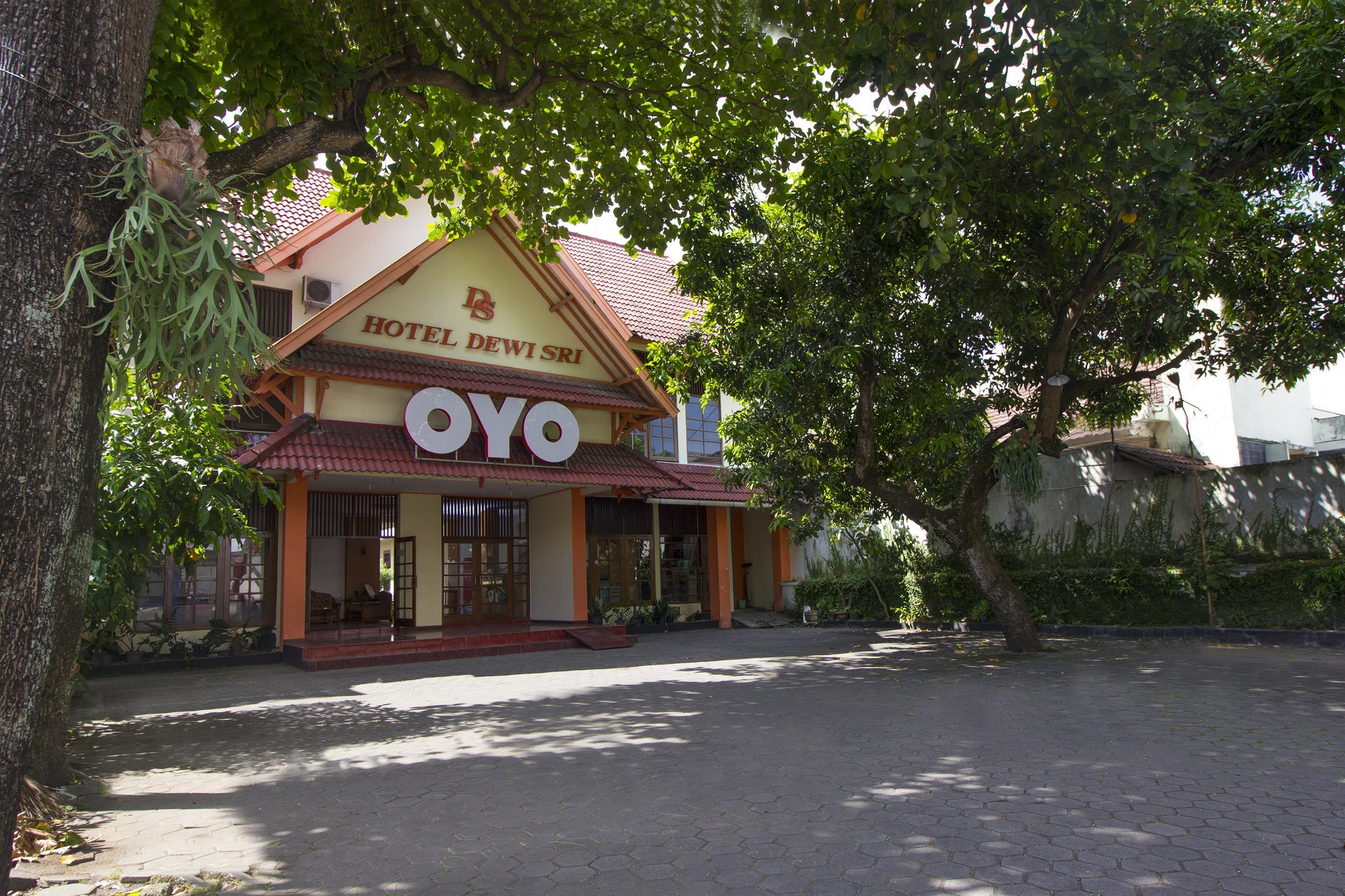 Hotel Dewi Sri Redpartner Yogyakarta Exterior photo