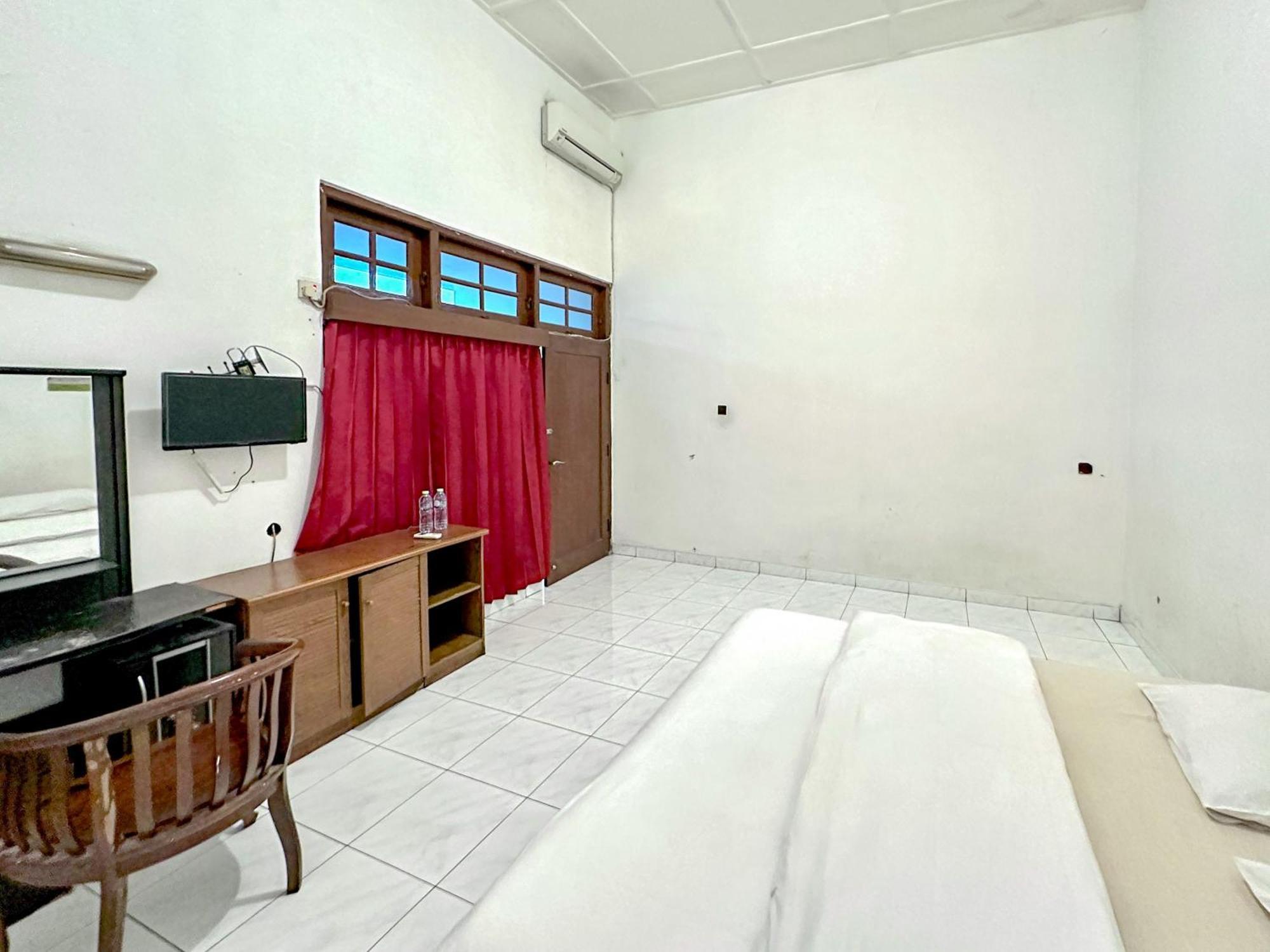 Hotel Dewi Sri Redpartner Yogyakarta Exterior photo