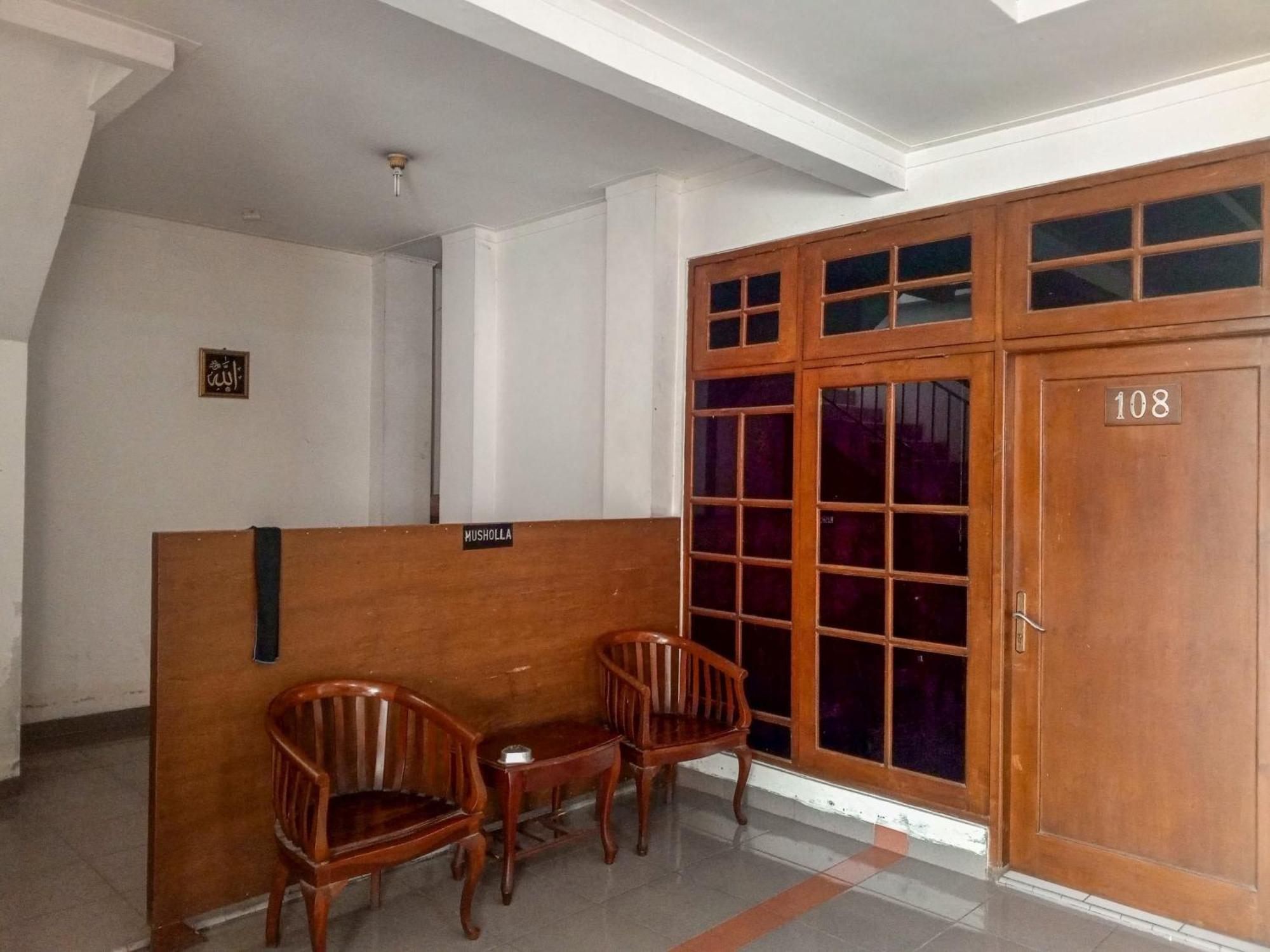 Hotel Dewi Sri Redpartner Yogyakarta Exterior photo